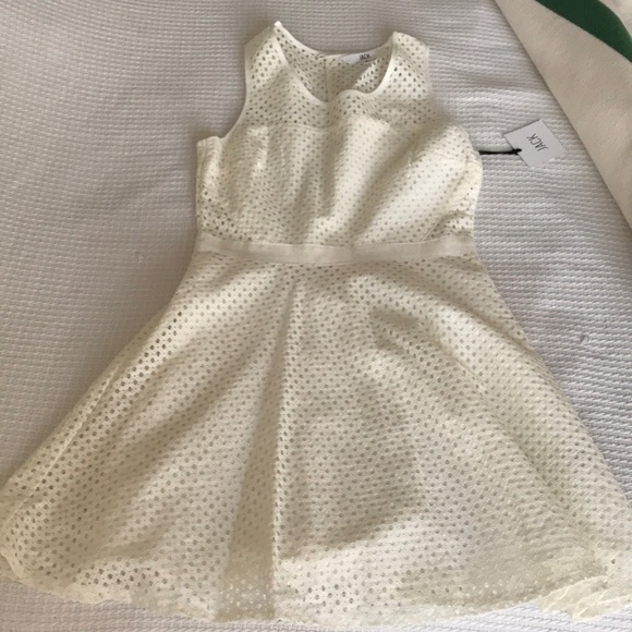 Sleeveless off white party dress. - Picture 1 of 1